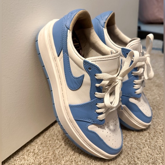 Nike Air Jordan 1 - Picture 1 of 4